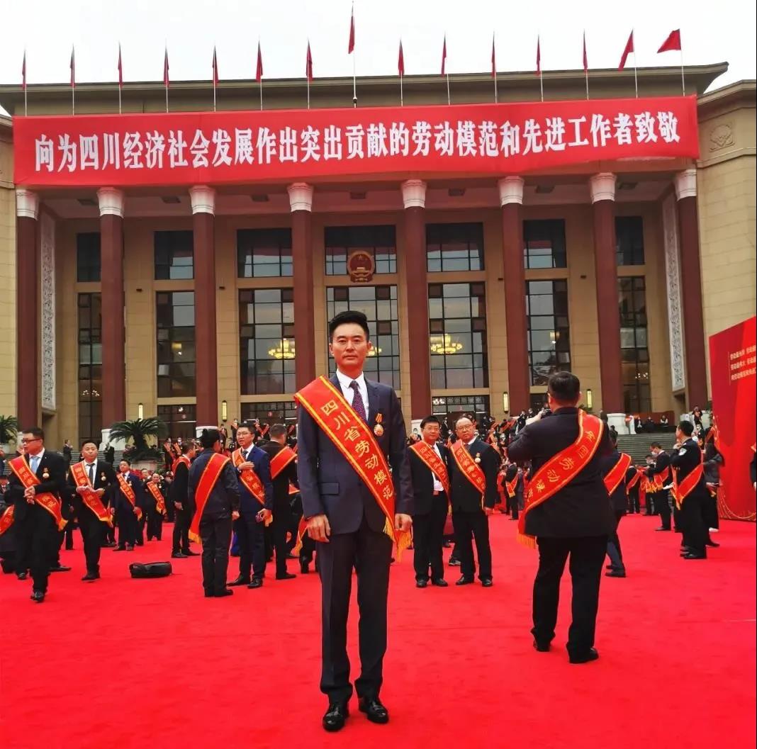 1607047486388060.jpg 邱伟.jpg